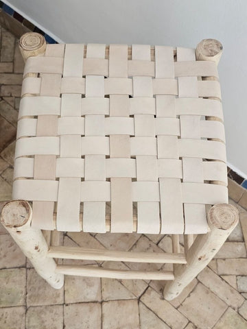 Taburete Alto de Madera y Cuero Trenzado a Mano