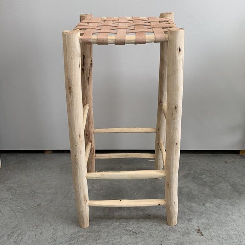 Taburete Alto de Madera y Cuero Trenzado a Mano