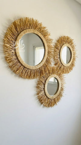 Decoracion de pared con espejos de rafia y fibra vegetal